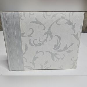 NIB C.R. Gibson White and Silver Wedding Guest Book (7.75" x 6" ) 600 Guests